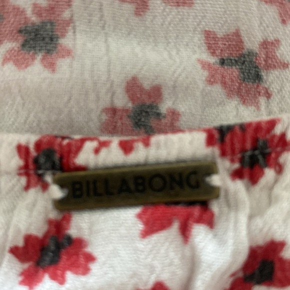 Billabong size large top. Adjustable straps ruffle tie cami red cream black - Picture 3 of 6